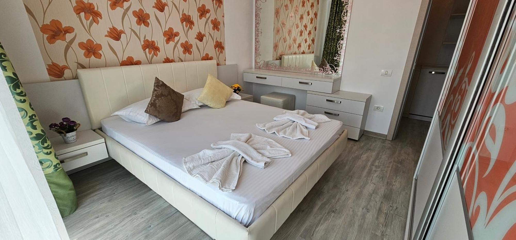 Luxury Aparthotel Promenada In Building Stefan Prima Linie La Mare Нэводари Экстерьер фото